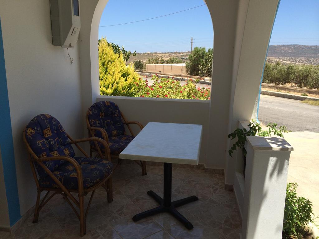 Mihalis Studios Lakki  Room photo