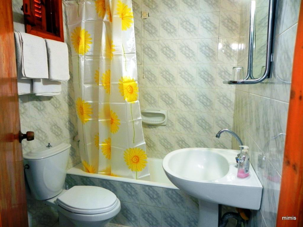 Mihalis Studios Lakki  Room photo