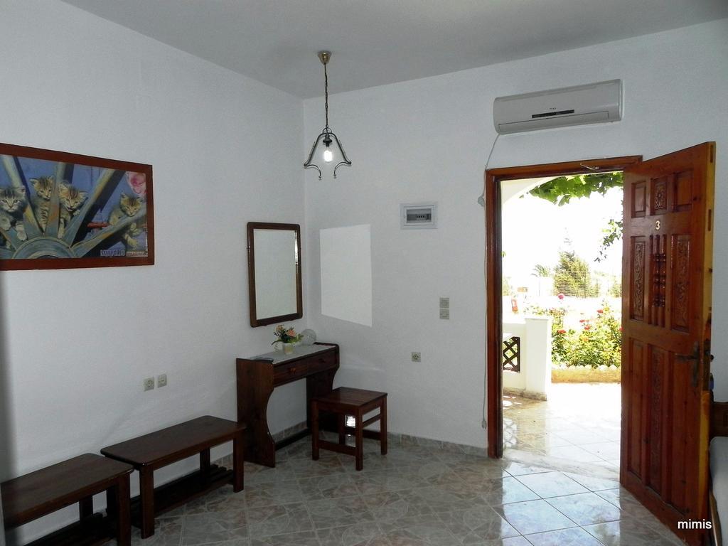 Mihalis Studios Lakki  Room photo