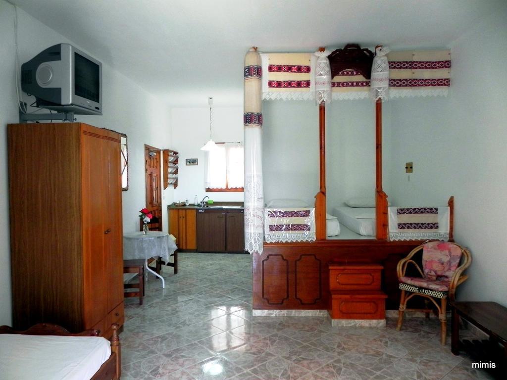 Mihalis Studios Lakki  Room photo