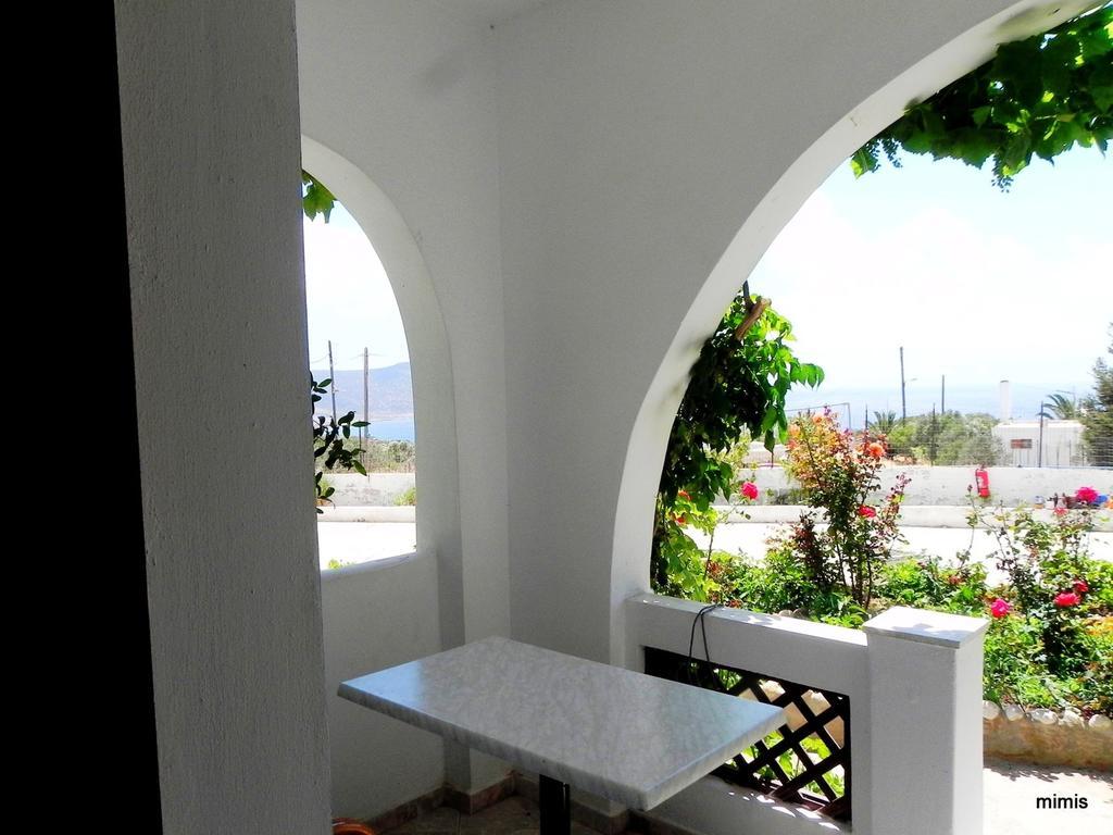 Mihalis Studios Lakki  Room photo